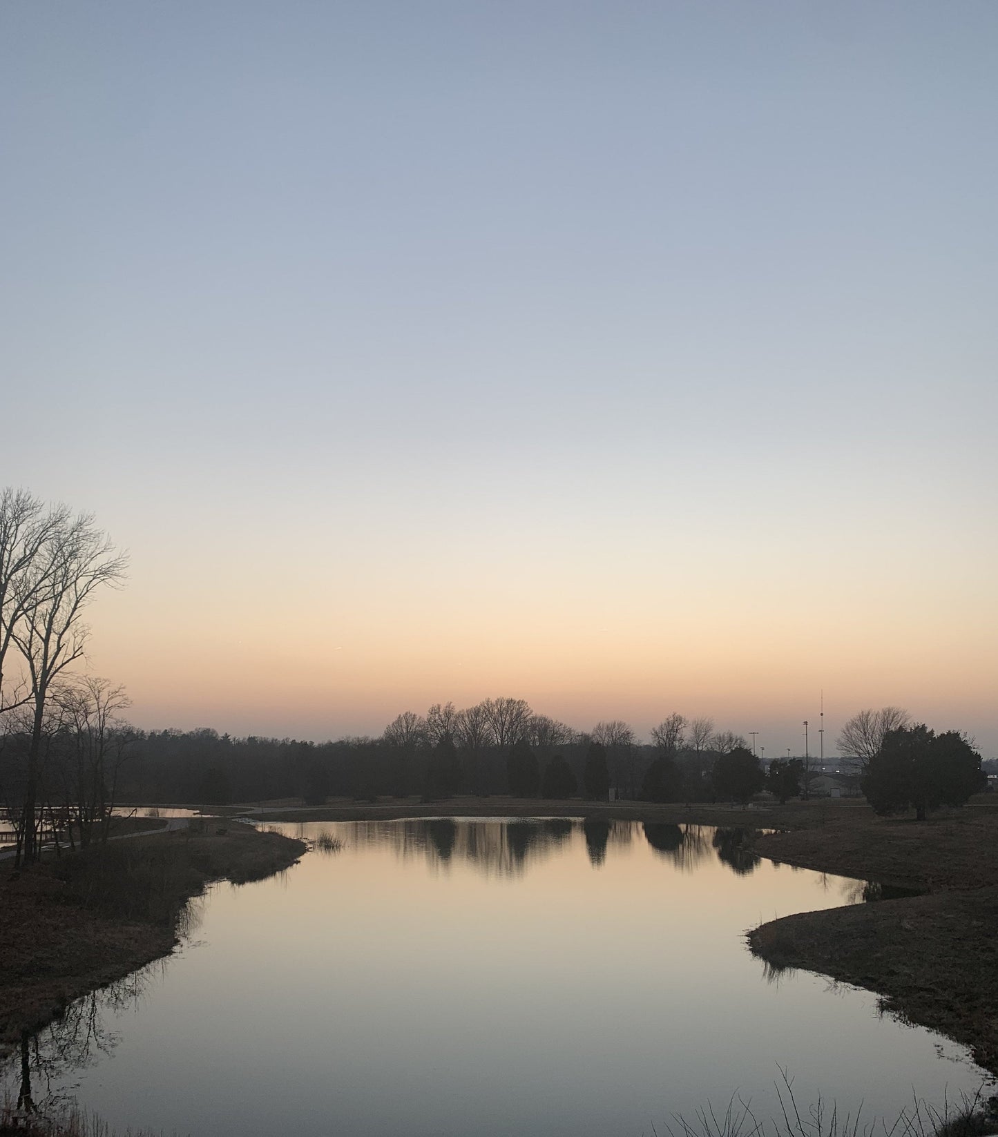 lago al atardecer